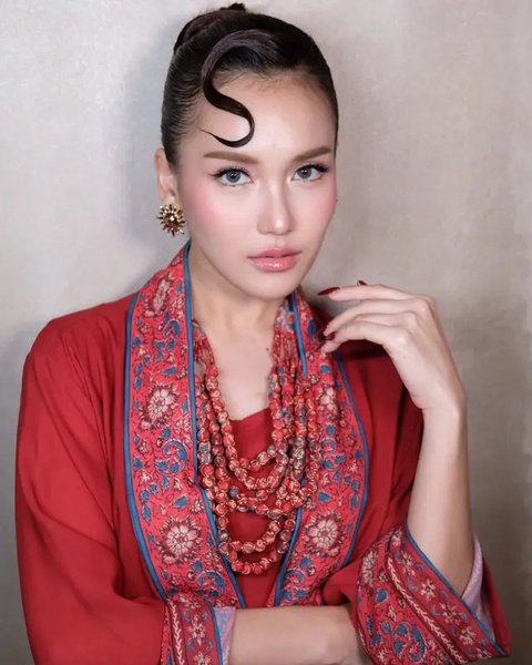 Model Anting ala Ayu Ting Ting (Instagram @ayutingting92)