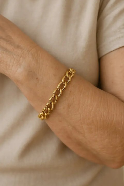 Model Gelang Emas untuk Usia 50 Tahun ke Atas, Anggun dan Elegan di Segala Acara (sumber:AI)