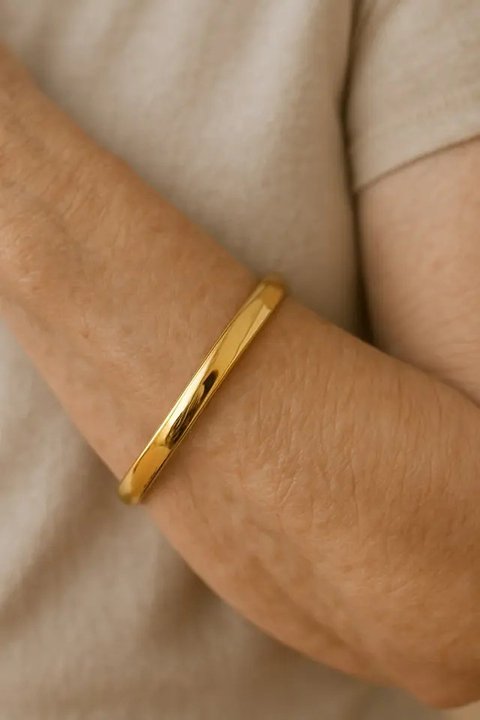Model Gelang Emas untuk Usia 50 Tahun ke Atas, Anggun dan Elegan di Segala Acara (sumber:AI)