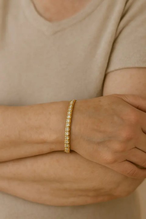 Model Gelang Emas untuk Usia 50 Tahun ke Atas, Anggun dan Elegan di Segala Acara (sumber:AI)