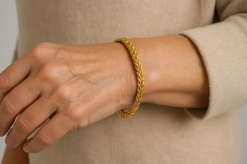 Model Gelang Emas untuk Usia 50 Tahun ke Atas, Anggun dan Elegan di Segala Acara (sumber:AI)