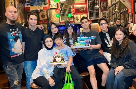 Mulan Jameela anggun berkebaya saat dilantik menjadi anggota Dewan Perwakilan Rakyat (DPR) RI pada Selasa, 1 Oktober 2024. (Dok: Instagram @mulanjameela1