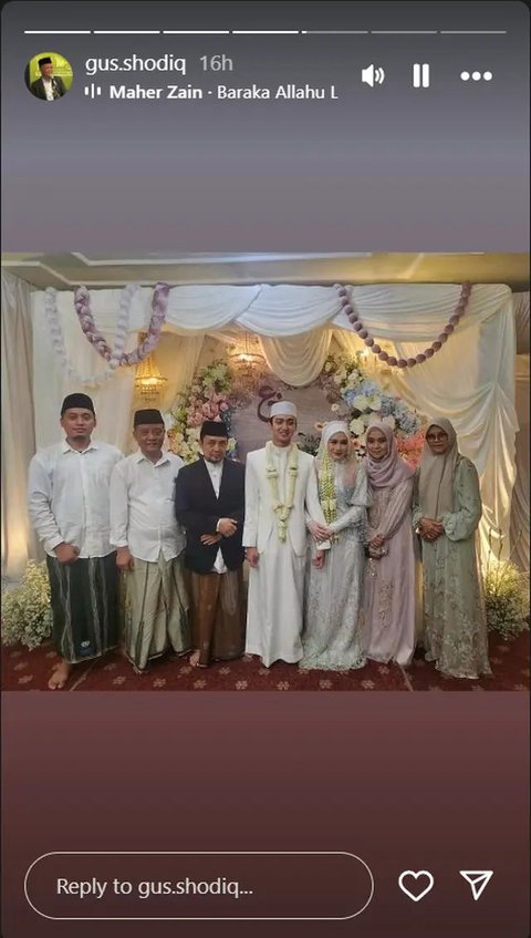 Potret Pernikahan Gus Azmi dan Khansa Mariska. (Sumber: Instagram/gus.shodiq/lailasyadzili.askandar)