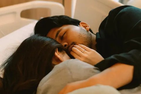 Potret Aaliyah Massaid Melahirkan Anak Pertama (Sumber: IG/thariqhalilintar)