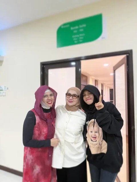 Potret Aaliyah Massaid Melahirkan Anak Pertama (Sumber: IG/thariqhalilintar)