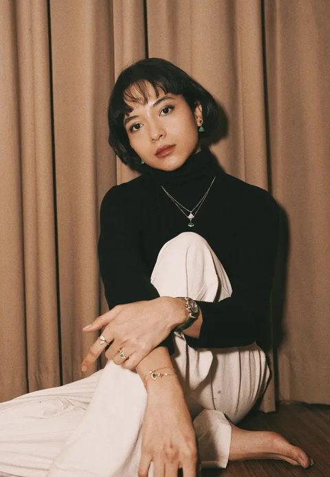 7 Model Rambut French Bob Cocok untuk Wajah Mungil dan Gaya Busana Retro (sumber:AI)