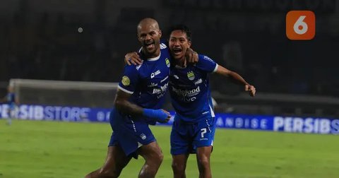 Persib Bandung kembali ke jalur positif setelah menang 4-1 atas Persik Kediri pada pekan ke 26 BRI Liga 1 2024/2025 di Stadion GBLA, Kota Bandung, Rabu (5/3/2025) malam. (Bola.com/Erwin Snaz)