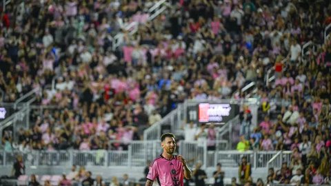 Hasil itu dilihat cukup kontras dengan usaha transfer mereka yang beupaya mengumpulkan eks pemain Barcelona seperti Luis Suarez, Jordi Alba, dan Sergio Busquets. (AFP/Chandan Khanna)