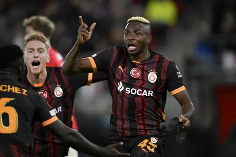 Victor Osimhen saat ini memperkuat Galatasaray. (JOHN THYS / AFP)