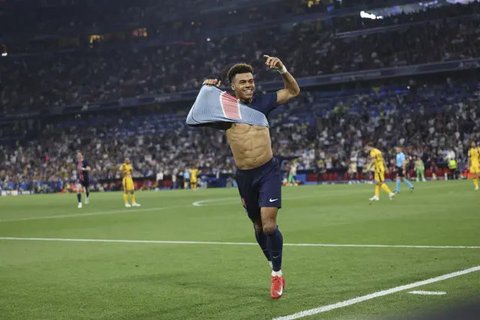 Desire Doue dari PSG merayakan gol ketiganya di final Champions League melawan Inter Milan di Allianz Arena, Munich, Jerman, Sabtu, 31 Mei 2025. (AP Photo/Alexandra Beier)