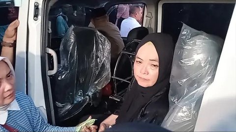 Ibunda Gustiwiw, Sri Yulianti, yang ada di rumah, sempat tak percaya mendapat kabar putranya meninggal dunia. Ia pun menguak kronologi Gustiwiw mangkat. (Foto: M. Altaf Jauhar)