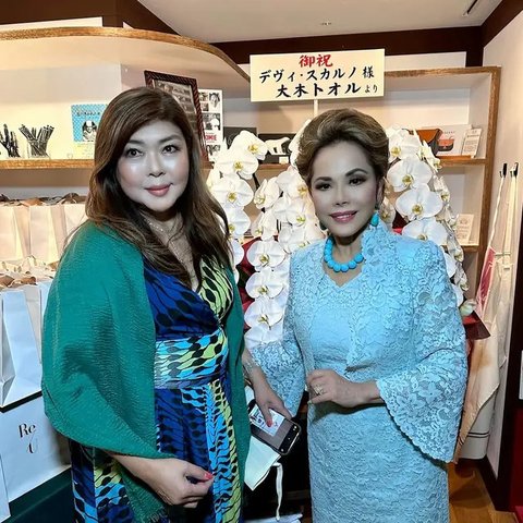 8 Dress Brokat Ala Dewi Soekarno, Pancarkan Gaya Elegan Klasik yang Memesona di Usia 85 Tahun