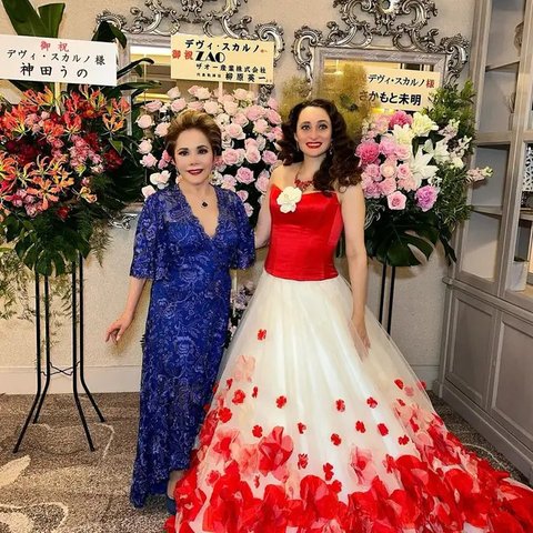 8 Dress Brokat Ala Dewi Soekarno, Pancarkan Gaya Elegan Klasik yang Memesona di Usia 85 Tahun