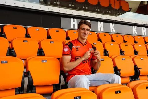 Calon striker naturalisasi Timnas Indonesia, Mauro Zijlstra, mendapatkan kontrak profesional pertamanya. (Bola.com/Dok.FC Volendam).