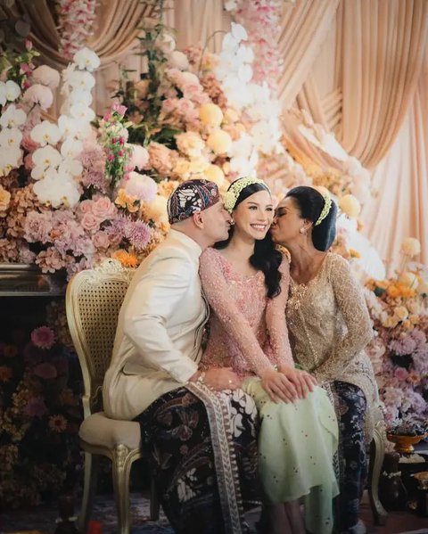 Potret Lengkap Keluarga Daguise di Acara Siraman (instagram.com/risa_dewi)