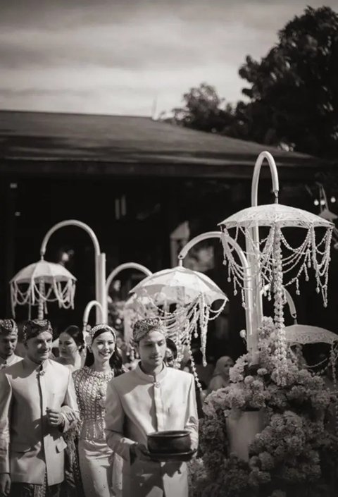 Potret Lengkap Keluarga Daguise di Acara Siraman (instagram.com/andhikadaguise)