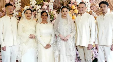 Penampilan keluarga Alyssa Daguise di momen pengajian dan siraman. (sumber: Instagram/risa_dewi)