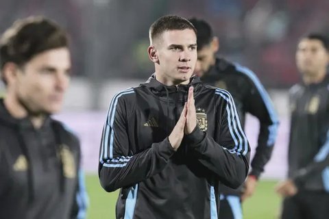 Momen pemanasan Franco Mastantuono, pemain Argentina, jelang laga kualifikasi Piala Dunia FIFA 2026 kontra Chile di Santiago, Chile, Kamis, 5 Juni 2025. (AP Photo/Luis Hidalgo)