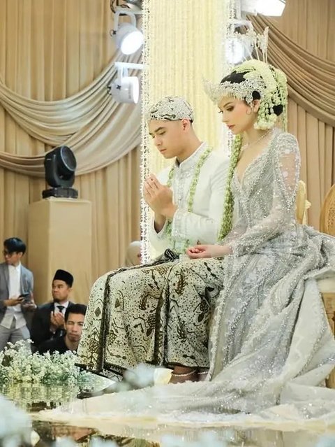 Alyssa Daguise Pakai Kebaya Sunda di Akad Nikah (Sumber: IG/raffinagita1717)
