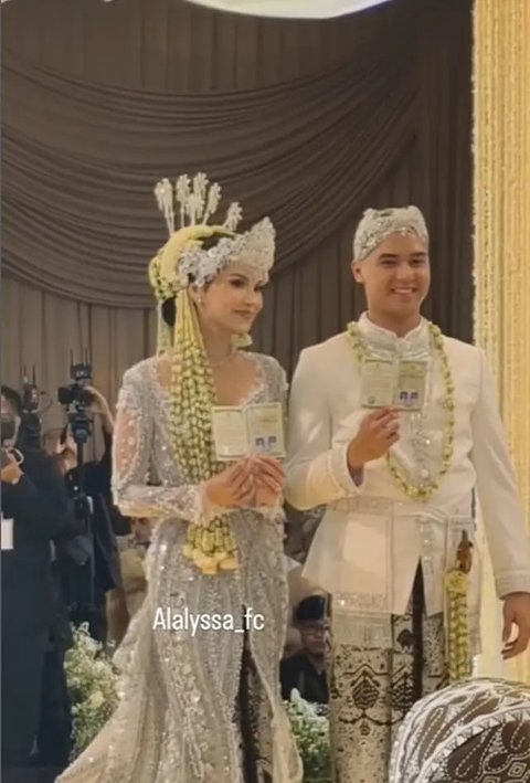 Alyssa Daguise Pakai Kebaya Sunda di Akad Nikah (Sumber: IG/alalyssa_fc)