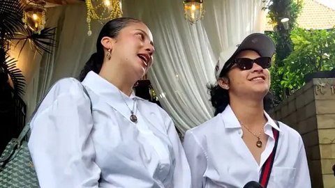 Bastian Steel dan Sitha Marino turut hadir dalam acara pengajian serta siraman Al Ghazali, jelang pernikahan dengan Alyssa Daguise. Mereka turut bahagia. (Foto: M. Altaf Jauhar)