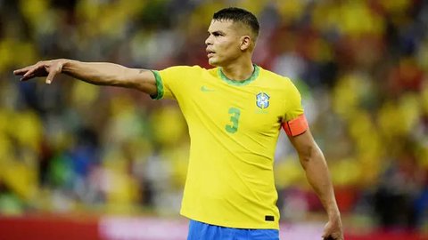 Thiago Silva yang menjabat Kapten Timnas Brasil ini sudah kenyang pengalaman di kompetisi ajang internasional. Tampil disiplin dan mampu membuat keputusan penting di lini belakang membuat