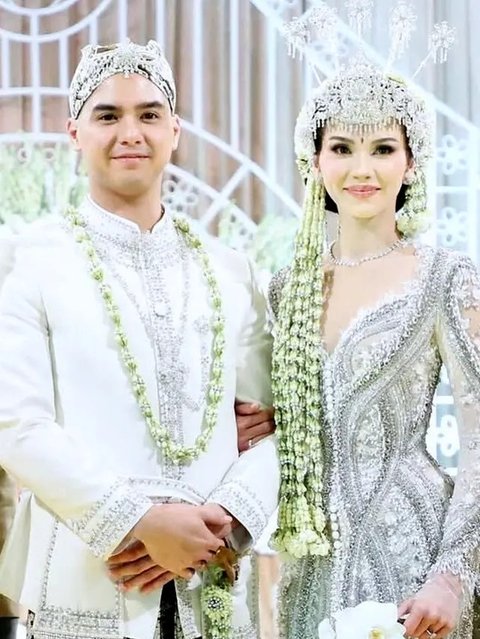 Alyssa Daguise Pakai Kebaya Sunda di Akad Nikah (Sumber: IG/raffinagita1717)