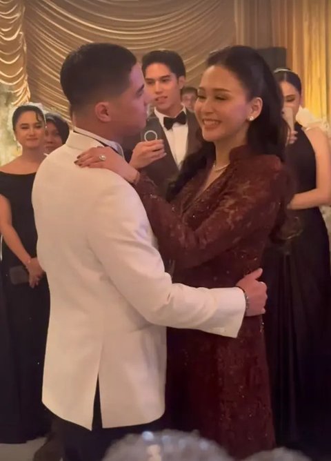 Al Ghazali dan Maia Estianty Dansa Bareng saat Intimate Dinner Party (Foto: Instagram @boywilliam17)