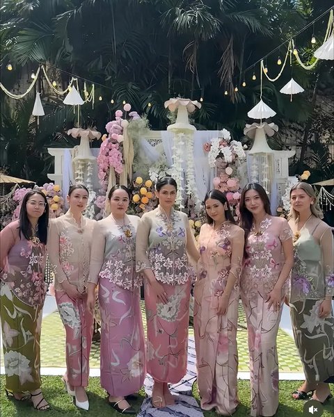 7 Potret Bridesmaid dan Groomsmen di Pernikahan Alyssa Daguise dan Al Ghazali, Dari Anggun dengan Kebaya hingga Macho dengan Setelan Jas (sumber: Instagram/roemah_kebaya_vielga)