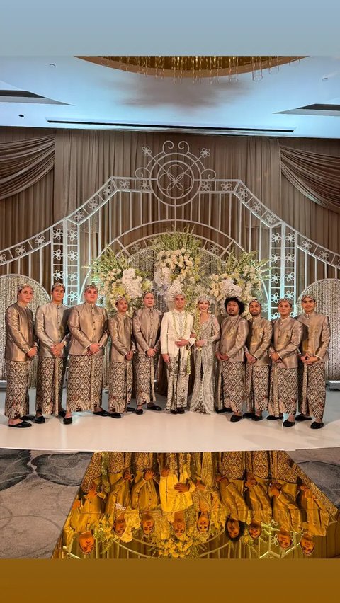7 Potret Bridesmaid dan Groomsmen di Pernikahan Alyssa Daguise dan Al Ghazali, Dari Anggun dengan Kebaya hingga Macho dengan Setelan Jas (sumber: Instagram/bastiansteel)