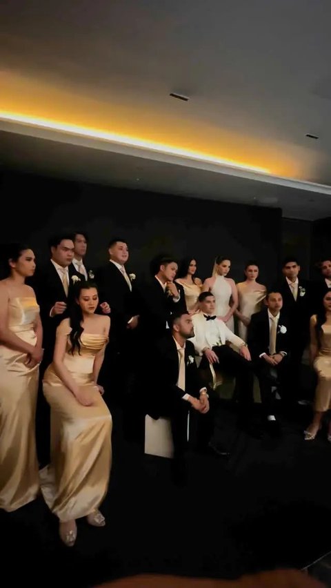 7 Potret Bridesmaid dan Groomsmen di Pernikahan Alyssa Daguise dan Al Ghazali, Dari Anggun dengan Kebaya hingga Macho dengan Setelan Jas (sumber: Instagram/gibranfauzan77)
