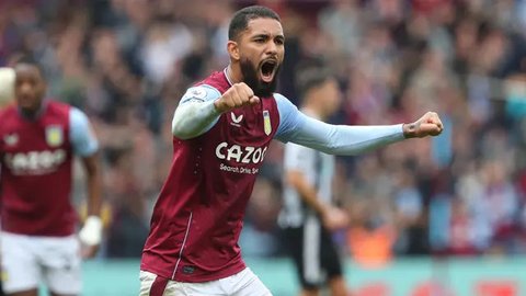 Antony telah resmi menjalani penampilan debutnya di Liga Inggris bersama Manchester United. Tak hanya itu, ia juga telah sukses mencetak gol perdananya saat mengalahkan Arsenal 3-1 pada Mingg