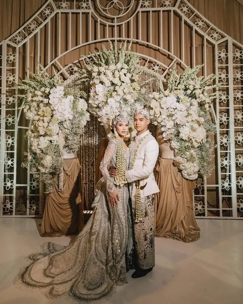 Mewah nan Sakral, Ini 9 Potret Detail Dekorasi Akad Nikah Al Ghazali dan Alyssa Daguise (sumber: Instagram/alyssadaguise)
