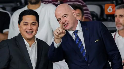 Ketua Umum PSSI Erick Thohir (kanan) berdama Presiden FIFA Gianni Infantino saat acara FIFA Executive Football Summit 2025 di Miami, Amerika Serikat. (Dok. Instagram Erick Thohir)