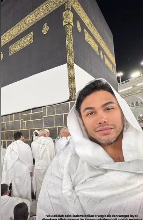 Rangkaian ibadah haji telah usai, ditandai dengan wukuf di Arafah. Ivan Gunawan lega. Di balik kelegaan, terselip haru karena harus meninggalkan Tanah Suci. (Foto: Dok. Instagram @ivan_gunawa