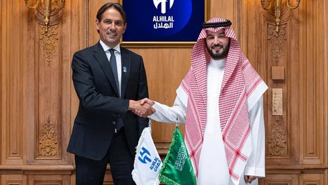 Para pemain Real Madrid merayakan kemenangan sebagai juara Piala Dunia Antarklub 2022 usai mengalahkan Al Hilal dalam laga final di Prince Moulay Abdellah Stadium, Rabat, Minggu (12/2/2023) d