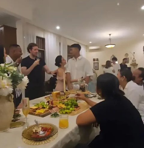 8 Potret Rumah Baru Ariel Tatum yang Bernuansa Hangat dan Penuh Kebersamaan (Instagram/arieltatum)
