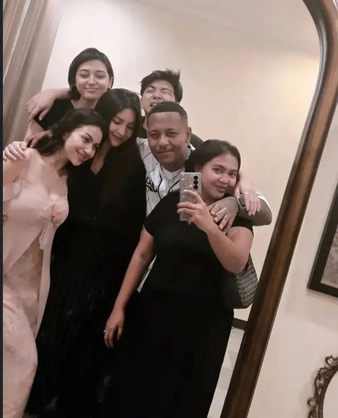 8 Potret Rumah Baru Ariel Tatum yang Bernuansa Hangat dan Penuh Kebersamaan (Instagram/arieltatum)