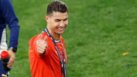 Kuku Kaki Cristiano Ronaldo Berwarna Hitam Langsung jadi Sorotan Kuku Kaki Cristiano Ronaldo Berwarna Hitam Langsung jadi Sorotan