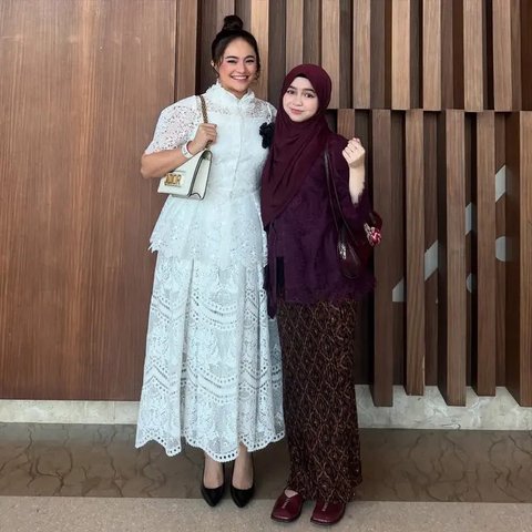 Inspirasi Outfit Senada Marshanda dan Sienna. (Sumber: Instagram/marshanda99)