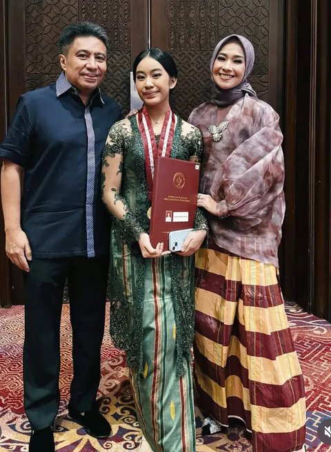 Inspirasi Outfit Senada Marshanda dan Sienna. (Sumber: Instagram/marshanda99)