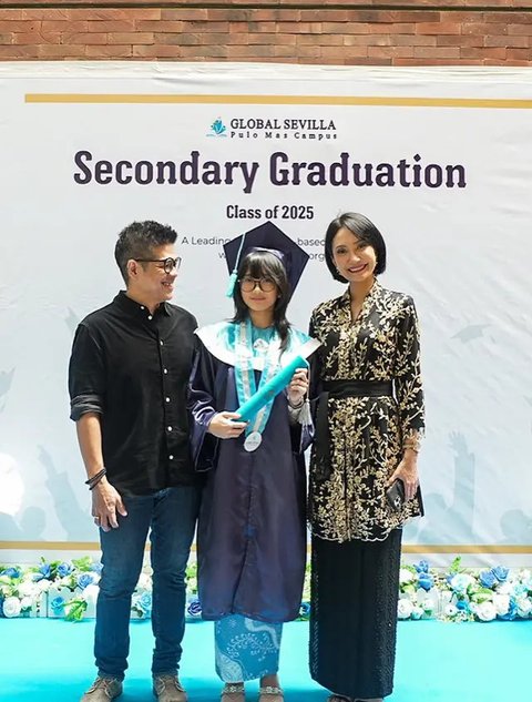 Inspirasi Outfit Senada Marshanda dan Sienna. (Sumber: Instagram/marshanda99)