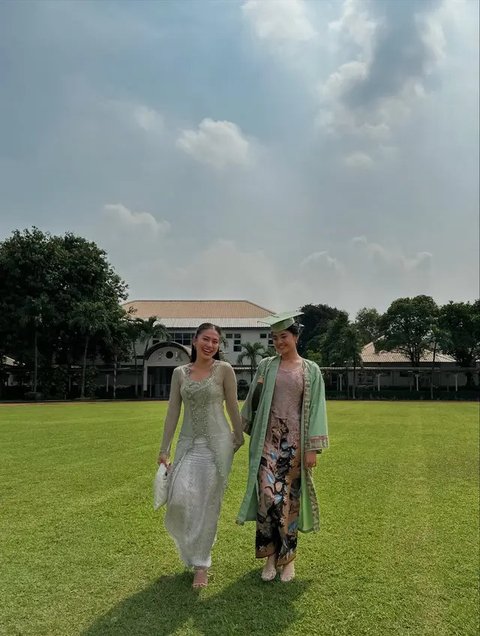 Inspirasi Outfit Senada Marshanda dan Sienna. (Sumber: Instagram/marshanda99)