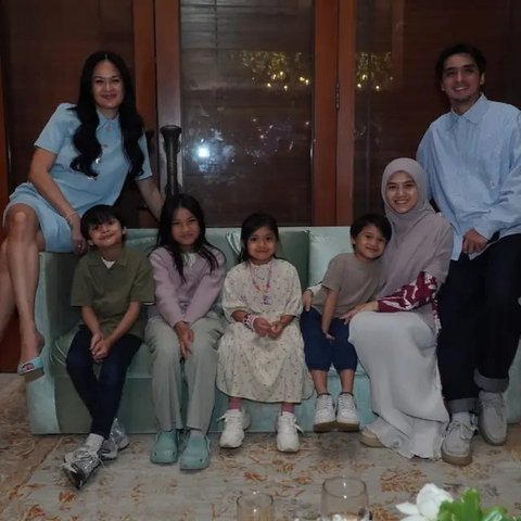 Potret Donna Harun dan Cucu yang Selalu Akrab