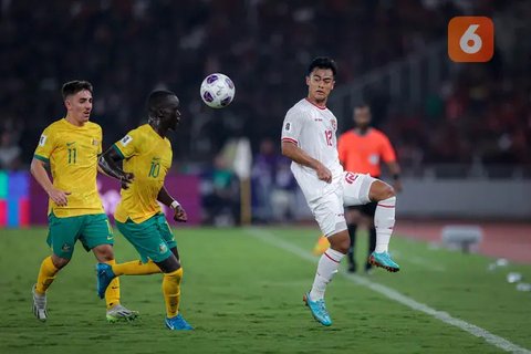 Ekspresi pemain Timnas Indonesia, Thom Jan Haye, saat melawan Timnas China pada pertandingan Kualifikasi Piala Dunia 2026 di Stadion Utama Gelora Bung Karno, Jakarta, Kamis (5/6/2025)