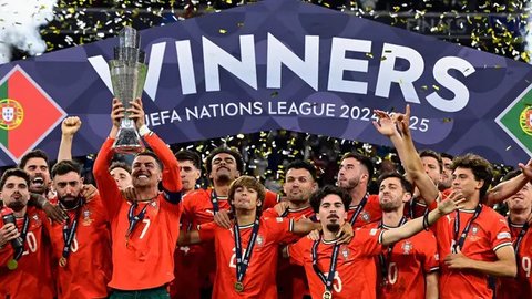 Ekspresi pemain Timnas Indonesia, Thom Jan Haye, saat melawan Timnas China pada pertandingan Kualifikasi Piala Dunia 2026 di Stadion Utama Gelora Bung Karno, Jakarta, Kamis (5/6/2025)