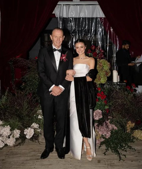 10 Momen Resepsi Pernikahan Amanda Rawles, Penuh Kemewahan dan Romansa (sumber: Instagram/amandarawles)