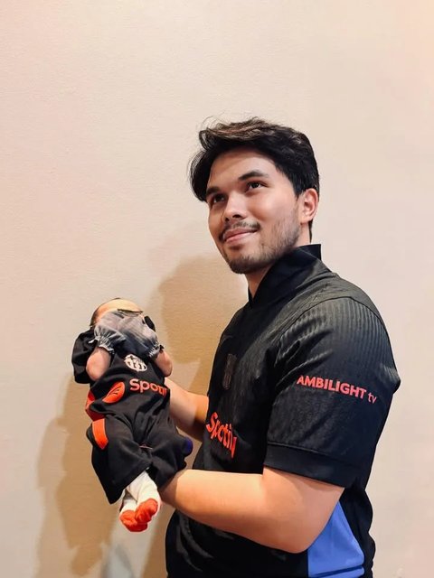 Potret Perdana Aaliyah Massaid dan Thariq Halilintar Foto Bertiga Bareng Anak