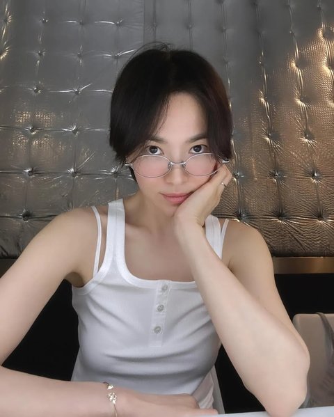 7 Potret Cantik Song Hye Kyo Bare Face saat di Spanyol, Usia 43 Tahunnya Gak Terlihat Sama Sekali