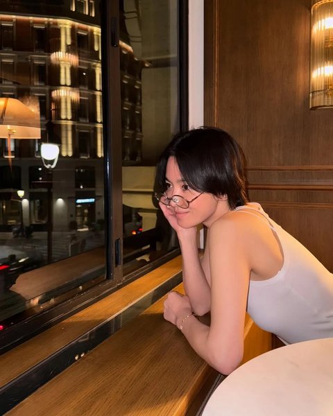 7 Potret Cantik Song Hye Kyo Bare Face saat di Spanyol, Usia 43 Tahunnya Gak Terlihat Sama Sekali